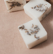 Load image into Gallery viewer, • Relax •<br>Lavender, Clary sage, Chamomile, Geranium & Bergamot<br>9 naturally scented wax melts
