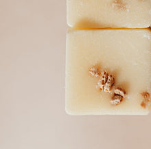 Load image into Gallery viewer, • Invigorate •<br>Orange, Mandarin, Bergamot, Lavender, Chamomile<br>9 naturally scented wax melts