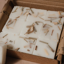 Load image into Gallery viewer, • Uplift •<br>Lemongrass, Lemon, Geranium & Litsea Cubeba<br>9 naturally scented wax melts