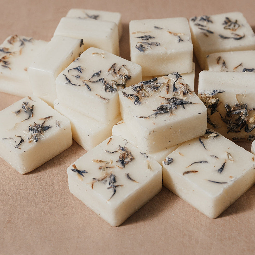 • Meditate •<br>Orange,  Patchouli, Frankincense, Clary Sage, Thyme & Ylang Ylang<br>9 naturally scented wax melts